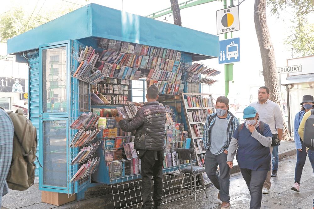 En México, la piratería genera cerca de 43 mil millones de pesos anuales; libros y otros productos apócrifos se encuentran en cualquier esquina. FOTOS: ADRIANA HERNÁNDEZ. EL UNIVERSAL