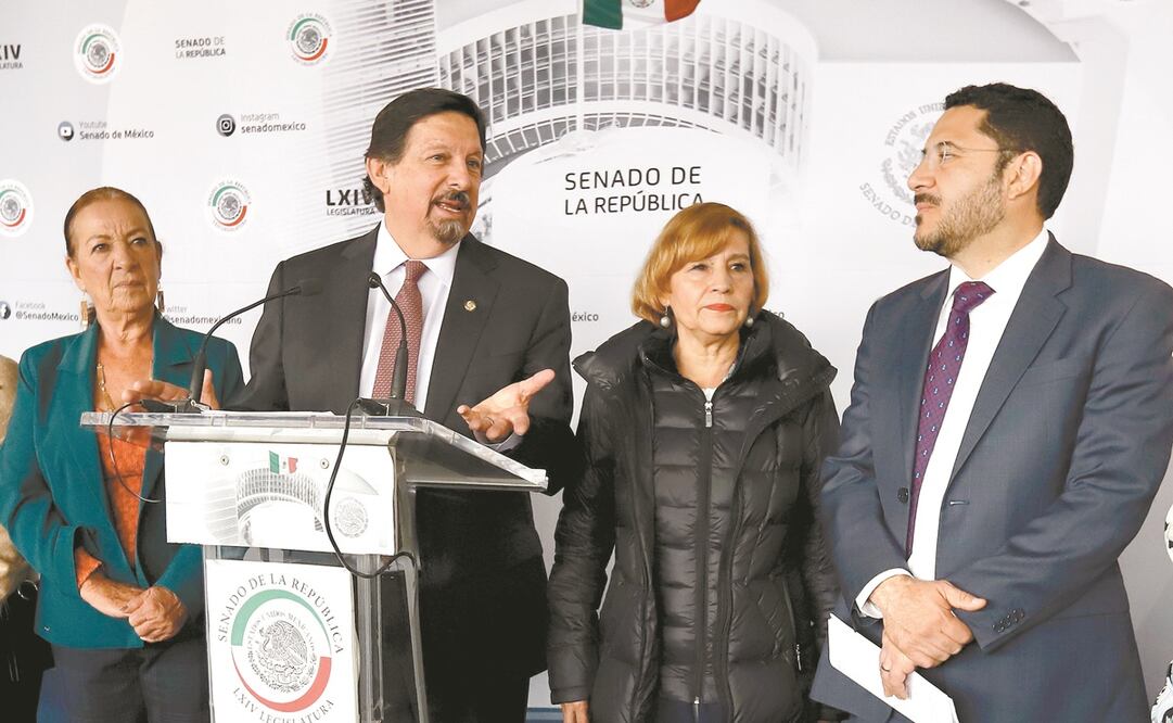 El presidente de la Comisión de Trabajo, Napoleón Gómez Urrutia, dijo que la reglamentación del outsourcing no ataca al sector productivo. Foto: Archivo. EL UNIVERSAL