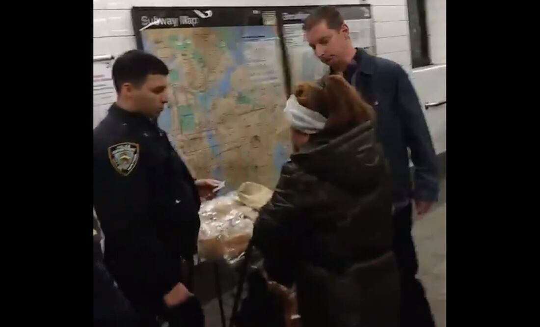 Elsa contó que con sus ganancias mantiene a 6 hijos en Ecuador; hace 3 años que vende sus productos en esa estación. Foto: Captura de pantalla