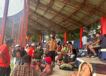 En medio de emergencia por huracán John, caravana de 200 migrantes avanza por Oaxaca