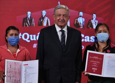 Entregan premios a escuelas ganadoras de la rifa del avión presidencial