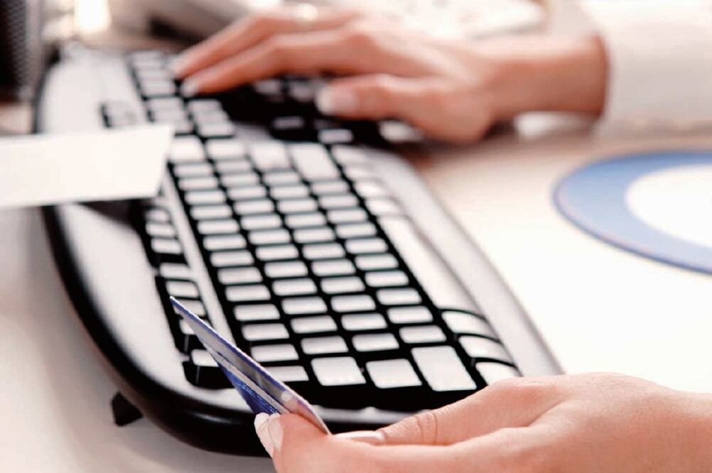 Argumento. Diputados de MC dicen que el cobro de comisiones en pagos con tarjeta “no es una práctica financiera correcta” (ARCHIVO EL UNIVERSAL)