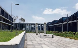 Bodega Nacional: años de retraso y a doble costo 