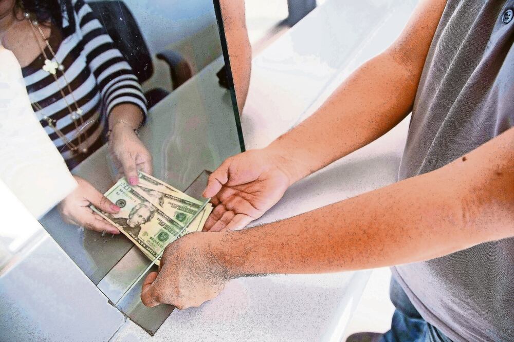 Superpeso resta poder a pobres por cuarto mes