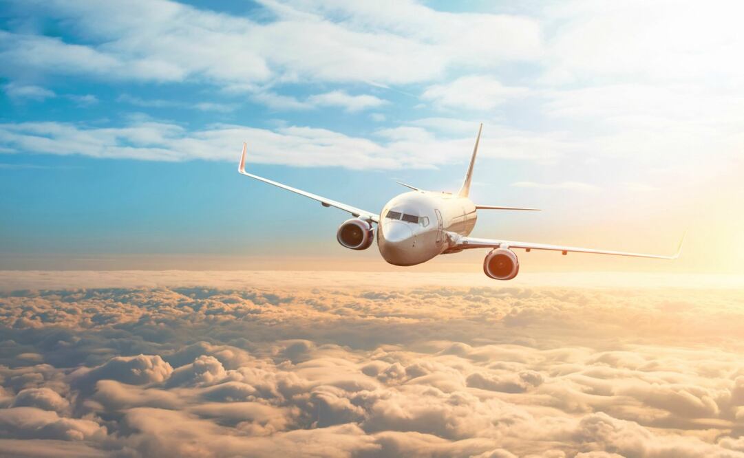 Se estima una baja de pasajeros en 44% para la industria aérea mundial, de acuerdo con la IATA. Foto: iStock