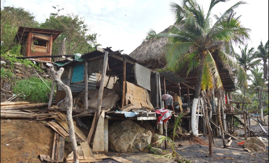 El paso del huracán Erick por Oaxaca dejó daños en restaurantes y bares de las playas de comunidades como Mazunte y San Agustinillo, el 20 de junio de 2025. Foto: Edwin Hernández/EL UNIVERSAL