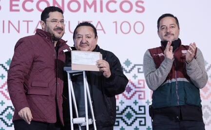 Martí Batres entrega apoyos a extrabajadores de la extinta Ruta 100