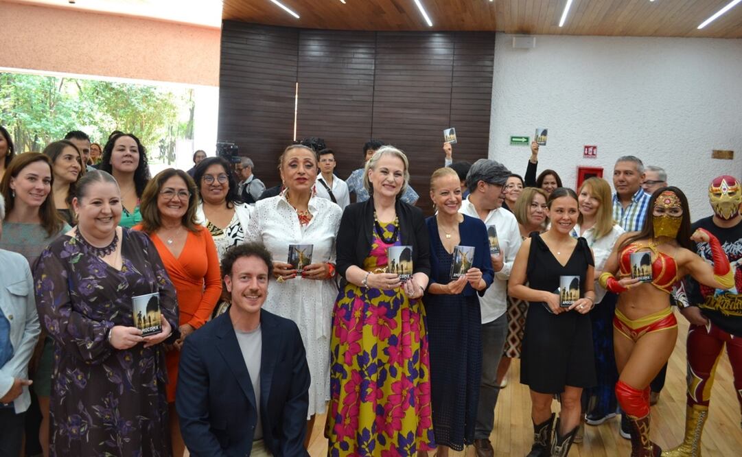 La secretaria de Turismo de la Ciudad de México, Nathalie Veronique Desplas Puel, presentó la guía "Amo Ciudad de México". Foto: Especial