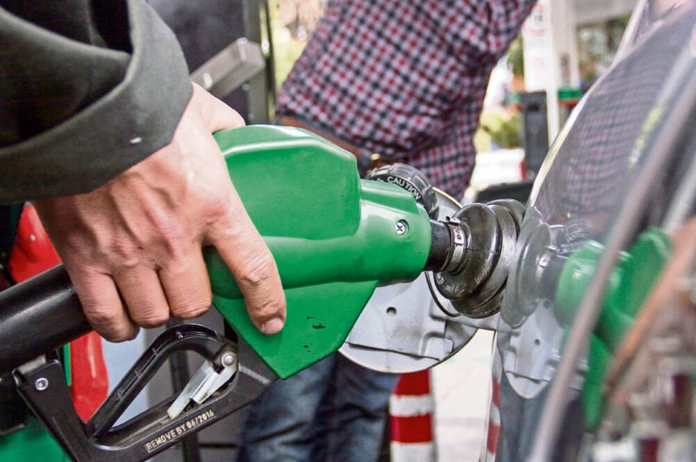 A principios de este año el precio de la gasolina Magna era de 13.16 pesos por litro, para septiembre el costo será de 13.98 pesos (ARCHIVO EL UNIVERSAL)