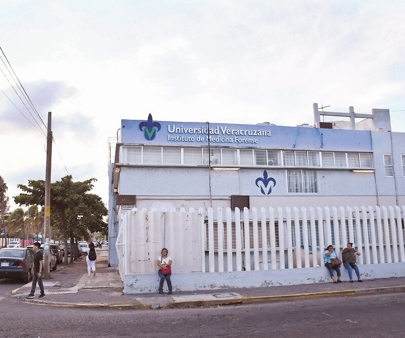 Las condiciones en que están las instalaciones de los forenses en el estado dificultan la identificación de los 518 cuerpos hallados en los últimos años. Foto: PATRICIA MORALES. EL UNIVERSAL