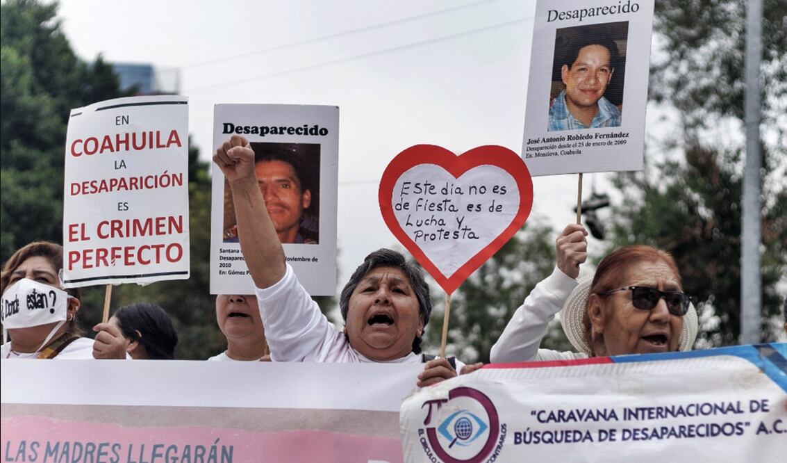 Colectivos de madres buscadoras marchan en la Ciudad de México, antes realizaron acto ecuménico en el Monumento a la Madre, el 10 de mayo de 2025. Foto: Yaretzy M. Osnaya/EL UNIVERSAL