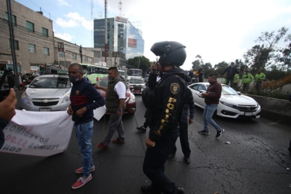 Policías empiezan a replegar bloqueos de transportistas