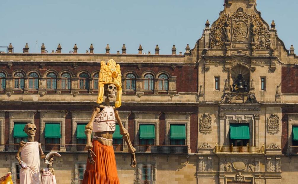 Imágenes de catrinas adornan el Zócalo de la CDMX  (26/10/2025). Foto: Osmar Alvarado / EL UNIVERSAL