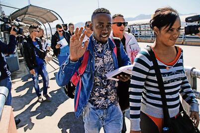 México recibe a grupo de 122 migrantes cubanos