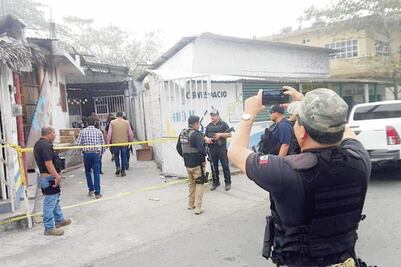 Hallan armas, equipo táctico y objetos robados de cártel