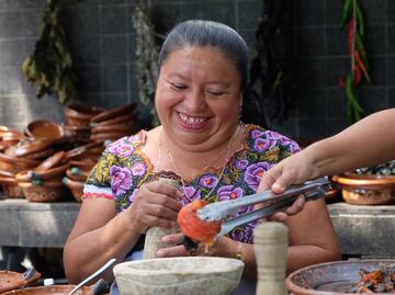 De Yaxunah para el mundo: Rosalía Chay Chuc