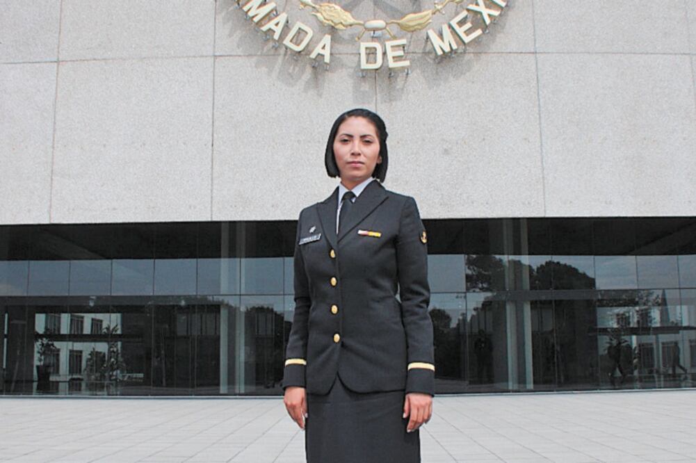 Adriana Ortiz Trujillo, teniente del Servicio de Sanidad Naval de la Secretaría de Marina, ganó una beca para estudiar en la prestigiosa Universidad King’s College. Foto: ESPECIAL