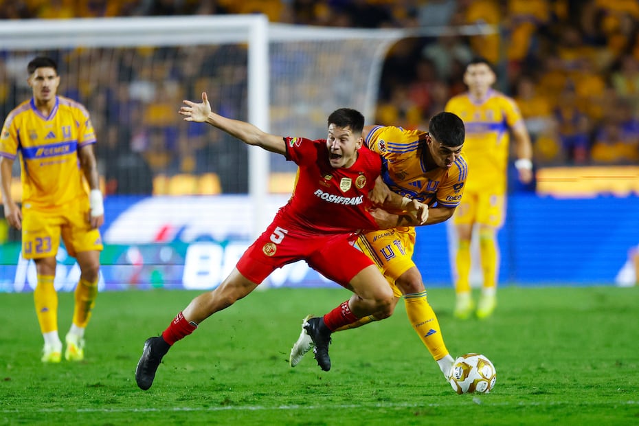 Toluca y Tigres durante la Final de Ida del Apertura 2025 en la Liga MX - Foto: Imago7