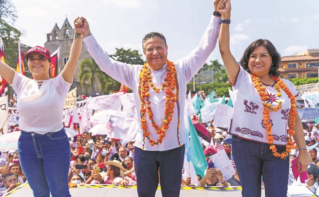 Julio Menchaca fue arropado por miles de indígenas. Foto: Especial