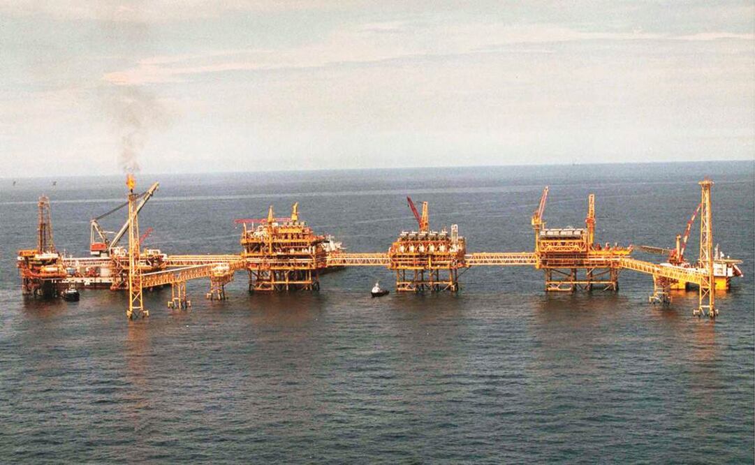 Los cuatro nuevos yacimientos descubiertos por Pemex se ubican muy cerca de la Sonda de Campeche, donde se encuentra Cantarell (foto), uno de los principales campos petroleros del país. Foto Archivo/EL UNIVERSAL