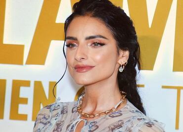 Aislinn Derbez muestra cómo llevar blazer con brasier a la vista