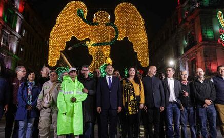 VIDEO: Encienden alumbrado patrio en el Zócalo capitalino