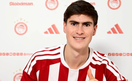 Hormiga González: ¿Qué número usará el delantero mexicano con el Olympiacos?