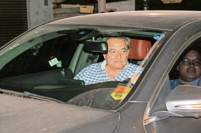 Pío López Obrador se retira de careo con Loret a bordo de Mercedes-Benz