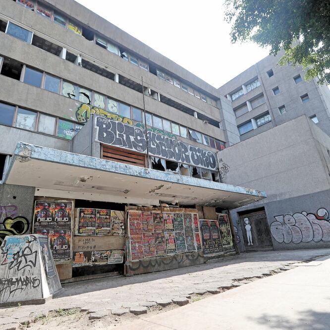 Del total de 160 obras que ya no podrán construirse, 56 unidades del ISSSTE están en abandono, señaló un informe de la Ssa. VALENTE ROSAS. EL UNIVERSAL