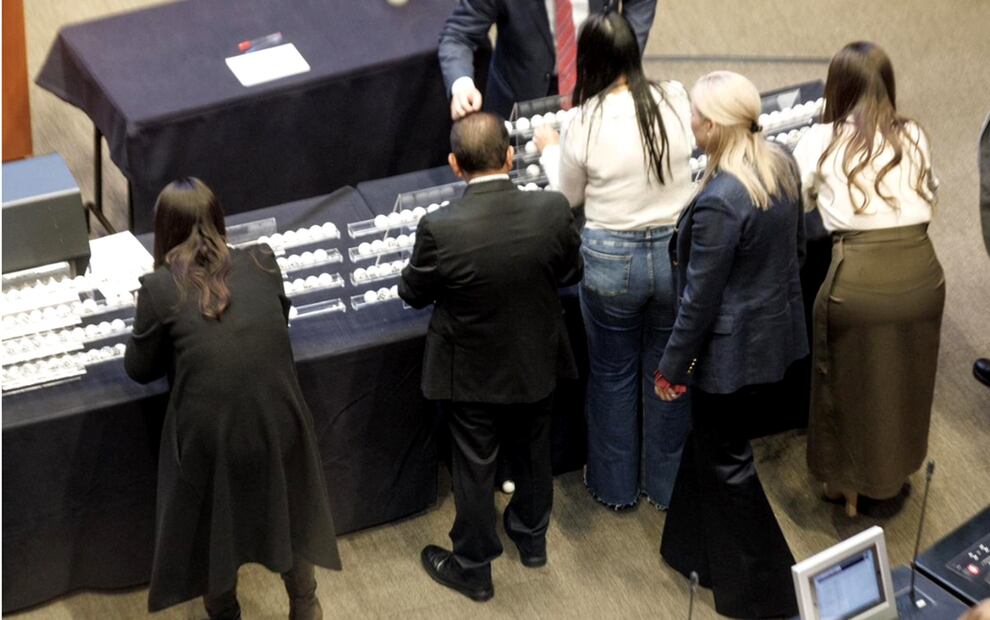 Fernández Noroña explicó que de acuerdo a la información que les proporcionó el Consejo de la Judicatura Federal adicionalmente hay 114 personas magistradas que están vacantes por retiro o renuncia; así como 25 personas jueces por la misma razón. Fotos: Yaretzy M. Osnaya / EL UNIVERSAL