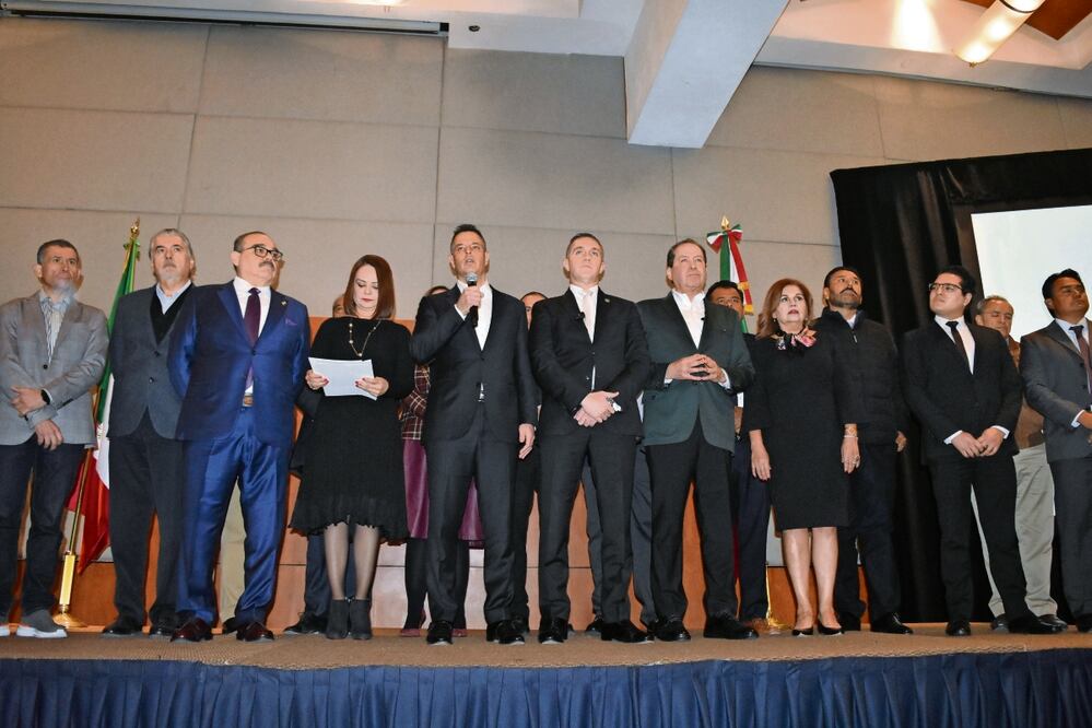 Expriistas se dijeron convencidos de que la opción que necesita México es la que encabeza Claudia Sheinbaum Pardo. Expresaron que trabajarán para que la aspirante de Morena logre un triunfo contundente en las elecciones del 2 de junio próximo. Foto: Eduardo Castañeda / EL UNIVERSAL