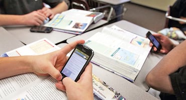 Regreso a clases: Morelos alista retiro de teléfonos a estudiantes; alumnos deberán depositar dispositivos en contenedores