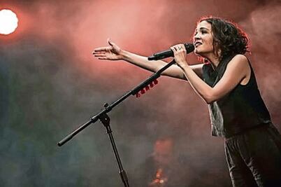 Natalia Lafourcade entrega su corazón