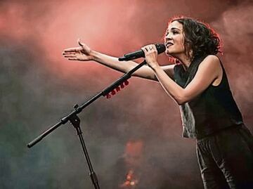 Natalia Lafourcade entrega su corazón
