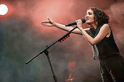 Natalia Lafourcade entrega su corazón