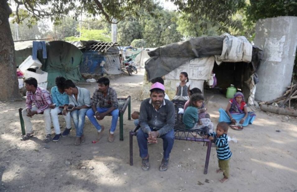 India construye muro alrededor de barrio pobre previo a visita de Trump