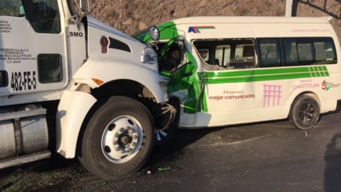 Camión del Oxxo y combi chocan en la autopista Chamapa-Lechería; reportan un muerto: FOTOS y VIDEO