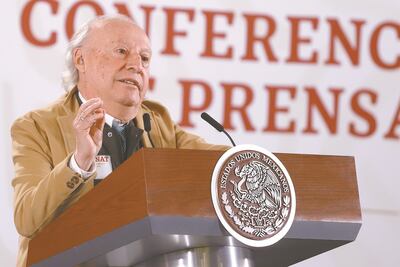 Renuncia de Toledo a Semarnat por estrés: AMLO; Javier May llega a Bienestar