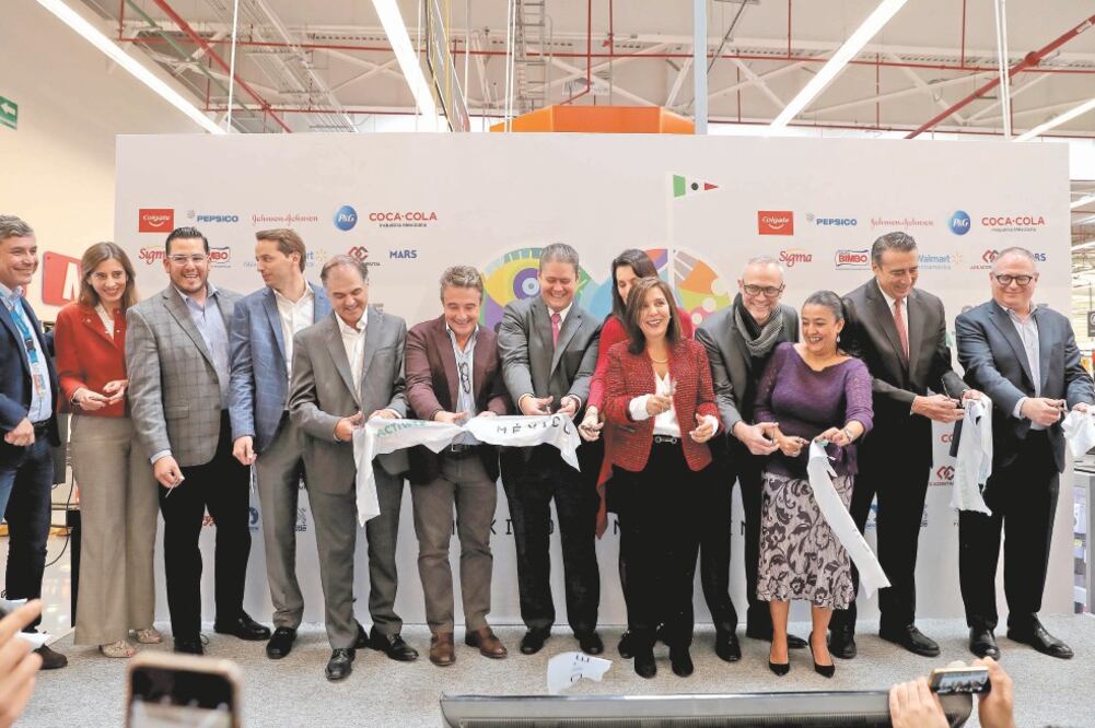 Este fin de semana se lanzó la campaña México Ponte Bien, la cual será aplicada en tiendas Walmart de la Ciudad de México. Foto/JUAN BOITES. EL UNIVERSAL