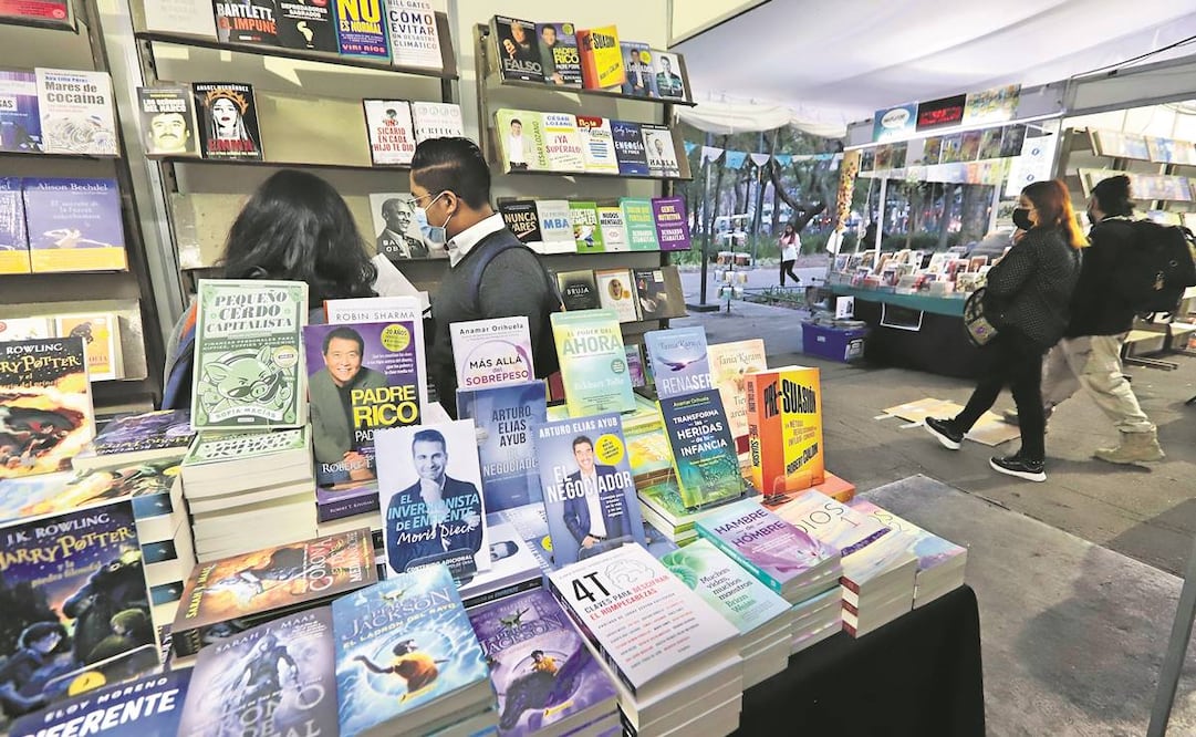 La primera Feria del Libro y las Artes de la Alameda estará abierta hasta el 20 de marzo; el acceso es gratuito con uso de cubrebocas. Foto: Berenice Fregoso/ EL UNIVERSAL.