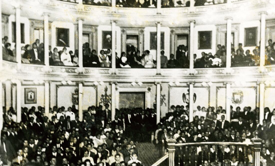 El Teatro de la República, en Querétaro, durante una sesión del Congreso Constituyente que aprobó la Carta Magna de 1917 (ARCHIVO. EL UNIVERSAL)