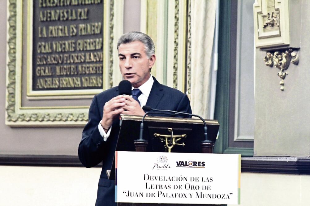 El gobernador de Puebla, Antonio Gali, destacó la colaboración de la Semar y la Sedena para detectar la venta de combustible robado. (ARCHIVO EL UNIVERSAL)