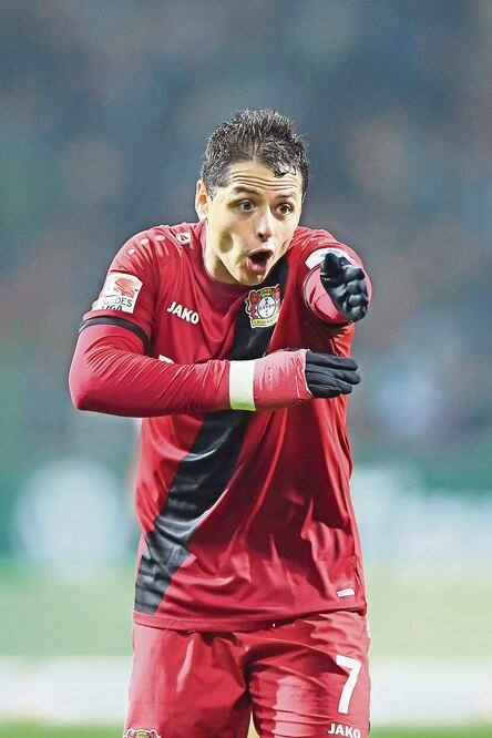 Javier Hernández busca anotar (VALERIA WITTERS. JAM MEDIA)