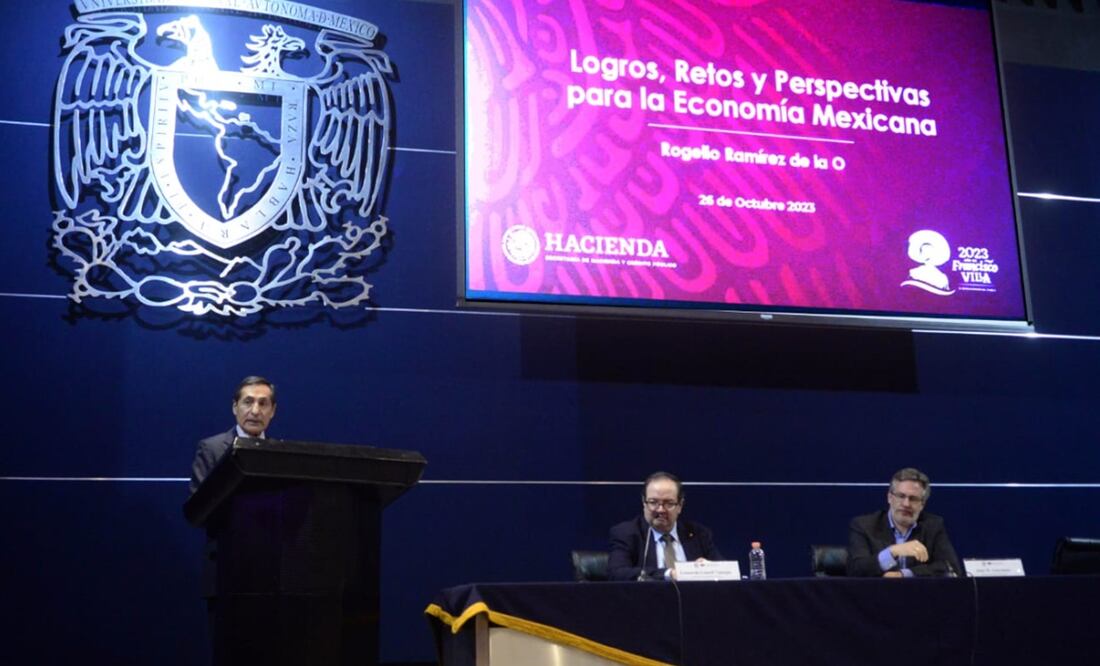Ramírez de la O ofreció la conferencia "Logros, retos y perspectivas para la economía mexicana", como parte del Coloquio Internacional La transformación democrática en disputa. ¿Interrupción, consolidación o radicalización?, organizado por la UNAM. Foto: Especial