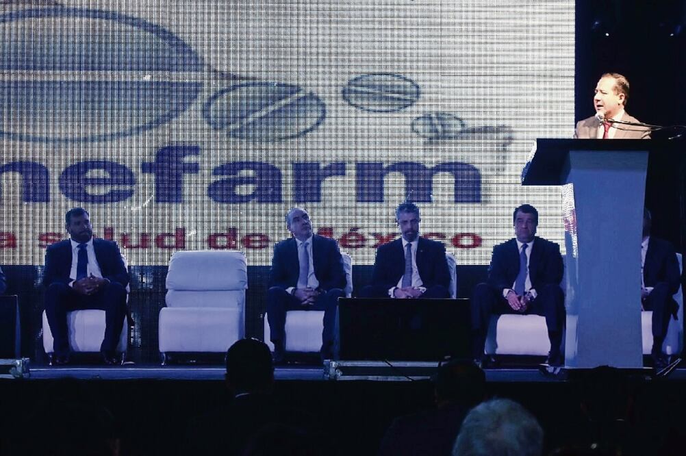 El titular de Cofepris, Julio Sánchez y Tépoz, inauguró los trabajos del Noveno Congreso Nacional de Farmacias, organizado por la Unefarm. FOTO: COFEPRIS