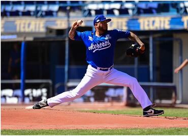 El pitcher mexicano Héctor Velázquez confía en volver a las Grandes Ligas