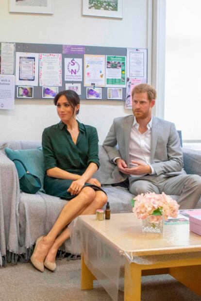 Meghan Markle se luce en cuero y vuelve a fallar con el protocolo