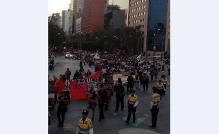 Maestros avanzan por avenida Juárez