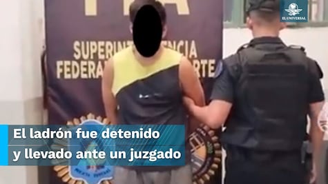 Intenta robar el celular de una mujer y pasajeros le dan golpiza  