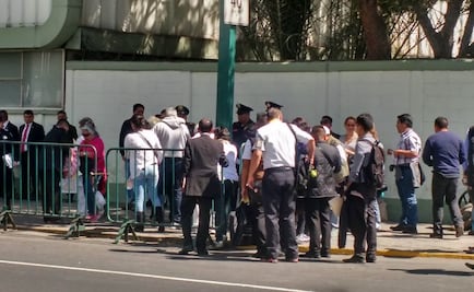 Ingresan personas a Hangar Presidencial para recibir al Papa